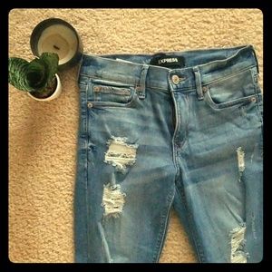 Skinny distressed jeans